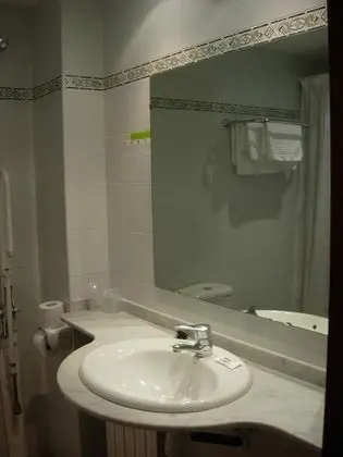 Büyük Yataklı Tek Kişilik Oda, Dağ Manzaralı