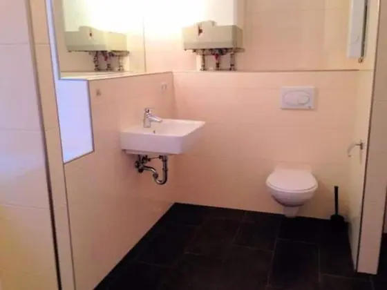 Tek Büyük Yataklı Oda, Ortak Banyo