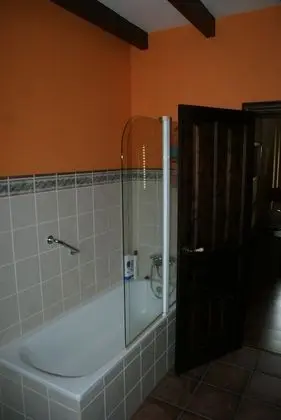 Tek Büyük Yataklı Oda, 2 Tek Kişilik Yatak, Ortak Banyo
