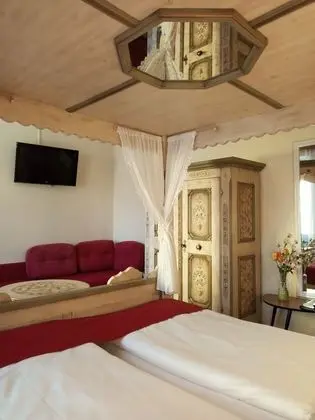 Üç Kişilik Oda