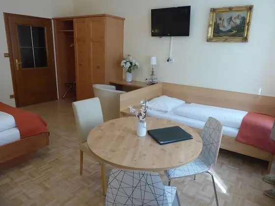 Üç Kişilik Oda