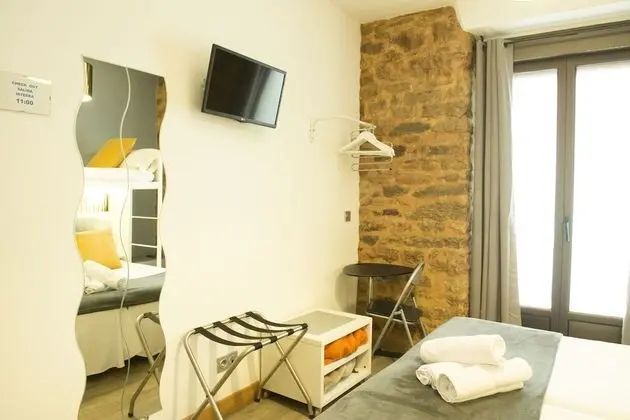 Üç Kişilik Oda, Ortak Banyo (Terrace)