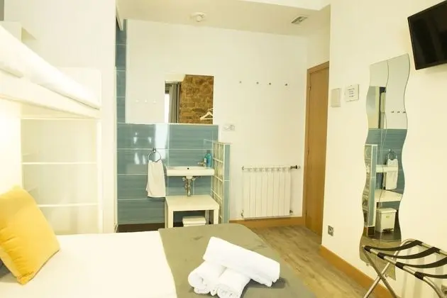 Üç Kişilik Oda, Ortak Banyo (Terrace)