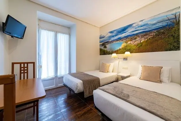Tek Büyük veya İki Ayrı Yataklı Oda, Balkon
