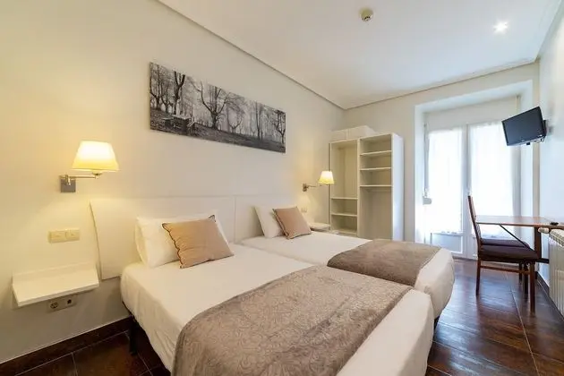 Tek Büyük veya İki Ayrı Yataklı Oda, Balkon