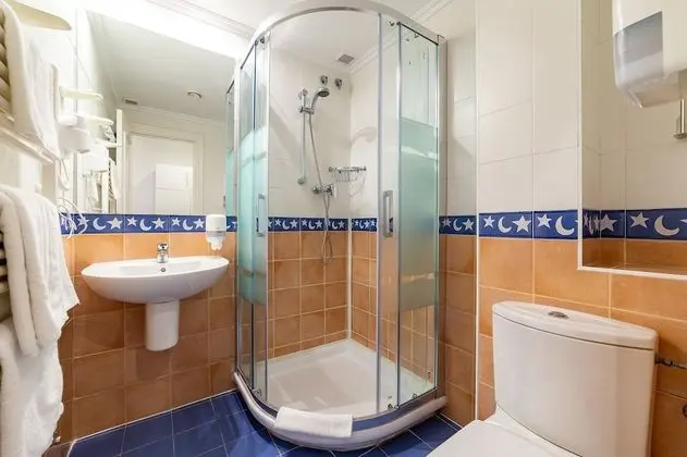 Tek Büyük veya İki Ayrı Yataklı Oda, Balkon