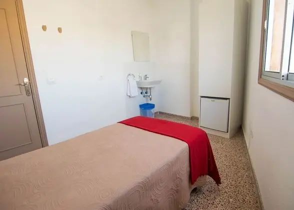 Tek Kişilik Oda, Ortak Banyo (Exterior)