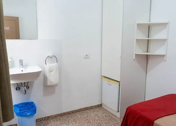 Tek Kişilik Oda, Ortak Banyo (Interior)