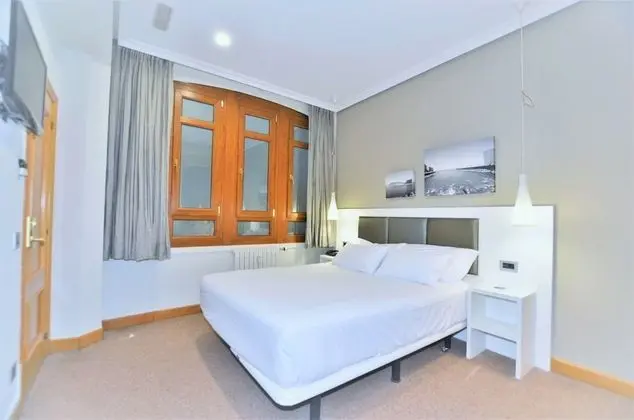 Tek Büyük veya İki Ayrı Yataklı Oda (Interior)