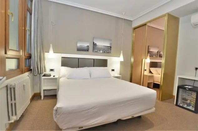 Tek Büyük veya İki Ayrı Yataklı Oda (Interior)