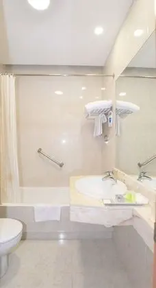 Tek Büyük veya İki Ayrı Yataklı Oda (Interior)