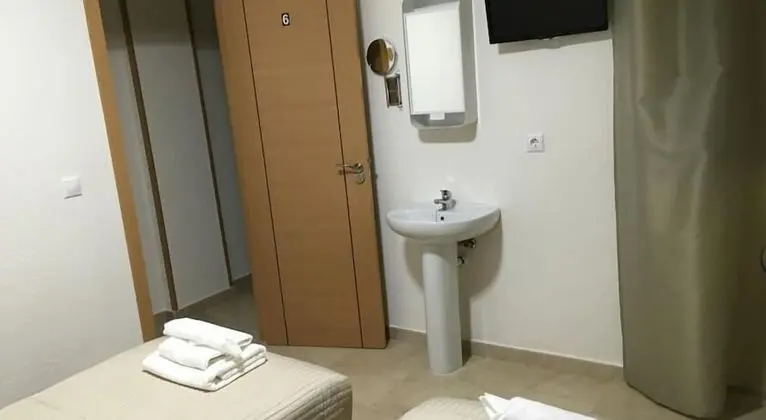 Tek Büyük Yataklı Oda, 2 Tek Kişilik Yatak, Ortak Banyo