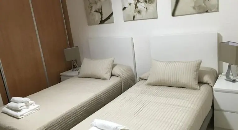 Tek Büyük Yataklı Oda, 2 Tek Kişilik Yatak, Ortak Banyo