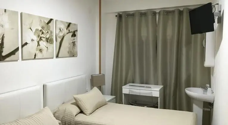 Tek Büyük Yataklı Oda, 2 Tek Kişilik Yatak, Ortak Banyo