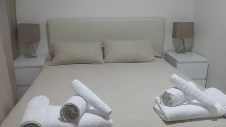 Tek Büyük Yataklı Oda, Ortak Banyo