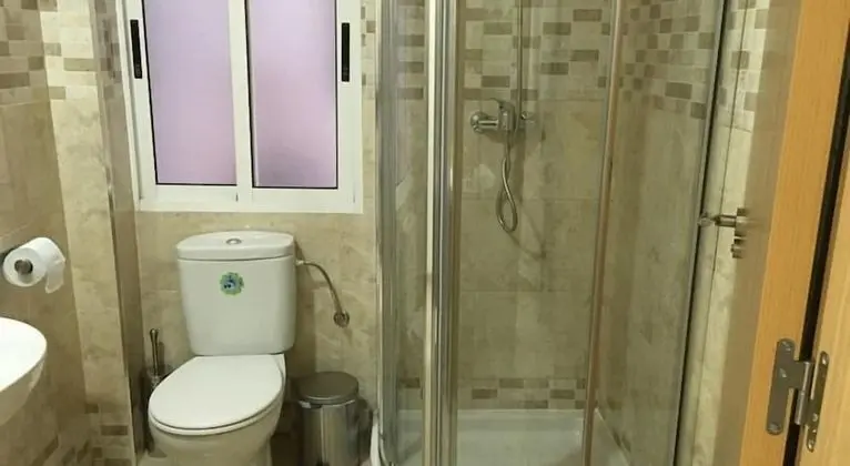 Tek Büyük Yataklı Oda, Ortak Banyo