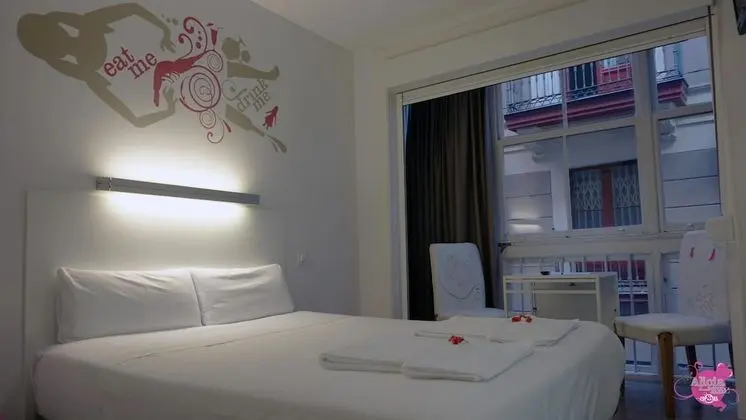 Büyük Yataklı Tek Kişilik Oda