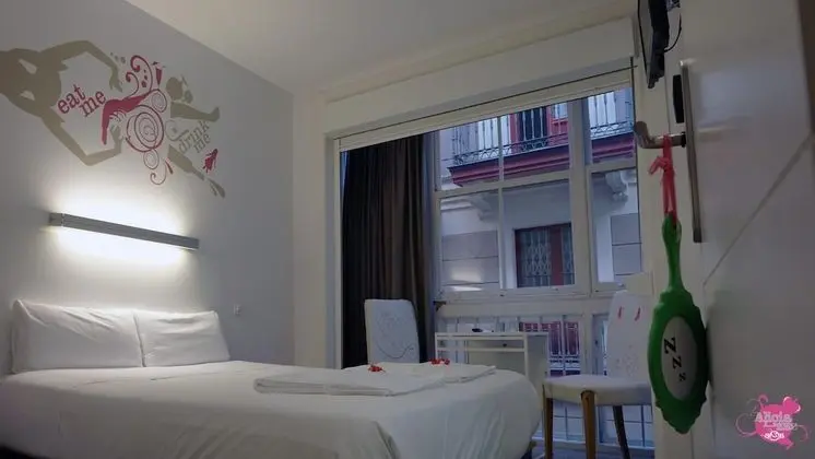 Büyük Yataklı Tek Kişilik Oda