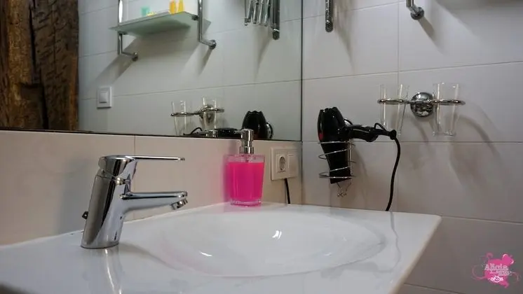 Büyük Yataklı Tek Kişilik Oda