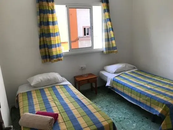 İki Ayrı Yataklı Oda, Ortak Banyo