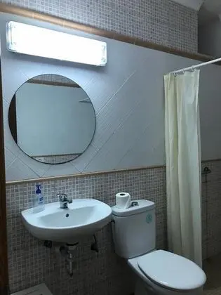 İki Ayrı Yataklı Oda, Ortak Banyo