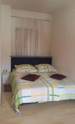 Tek Büyük Yataklı Oda, Ortak Banyo