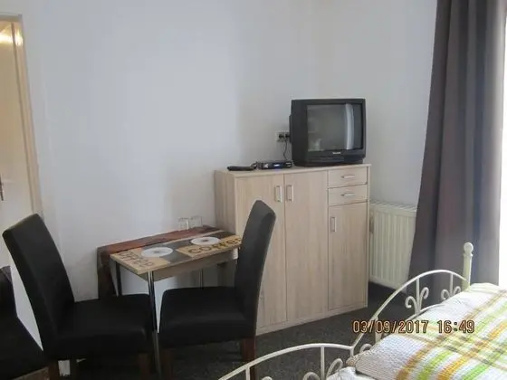 Tek Büyük Yataklı Oda, Ortak Banyo