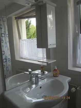 Üç Kişilik Oda, Ortak Banyo