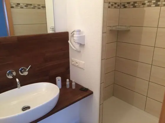 Tek Büyük Yataklı Oda, 1 En Büyük (King) Boy Yatak, Sigara İçilmez, Şehir Manzaralı (Zimmer 2)