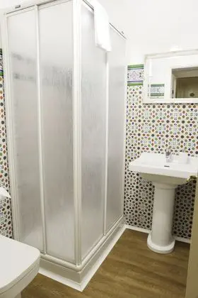 Tek Büyük veya İki Ayrı Yataklı Oda, Banyolu/Duşlu