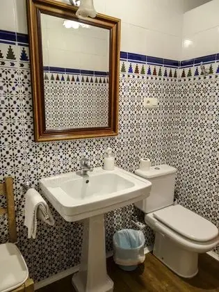 Tek Büyük veya İki Ayrı Yataklı Oda, Ortak Banyo