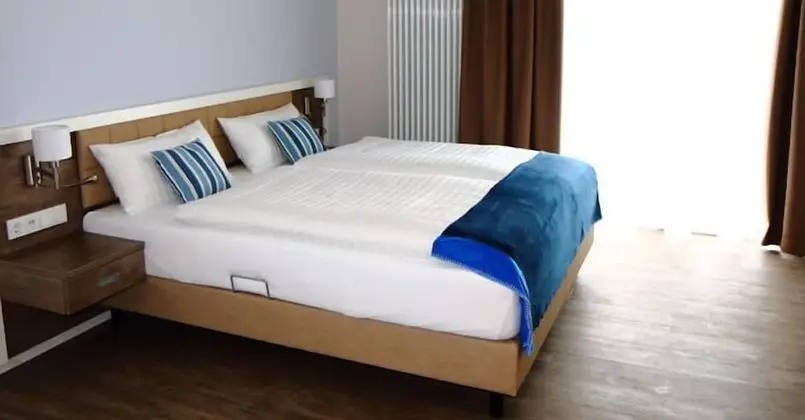 Tek Büyük Yataklı Oda, Balkon, Bahçe Manzaralı