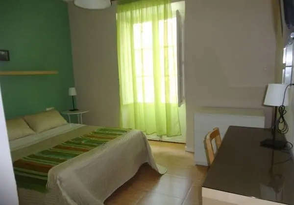 Tek Büyük Yataklı Oda (Exterior)