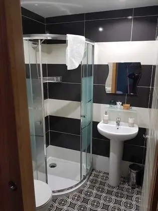 Tek Büyük Yataklı Oda (Interior)