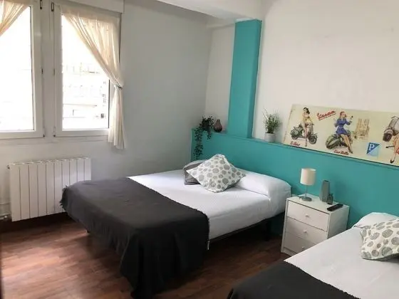 Tek Büyük veya İki Ayrı Yataklı Oda, Ortak Banyo