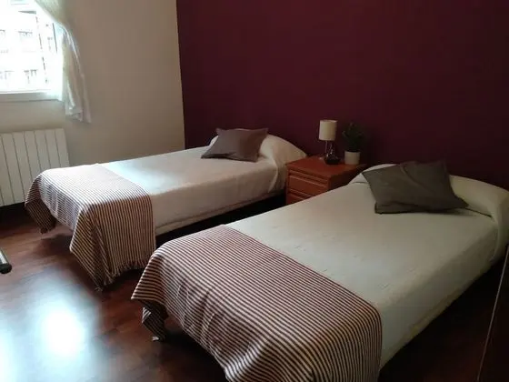 Tek Büyük veya İki Ayrı Yataklı Oda, Ortak Banyo