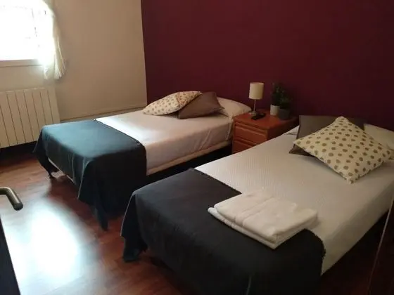 Tek Büyük veya İki Ayrı Yataklı Oda, Ortak Banyo
