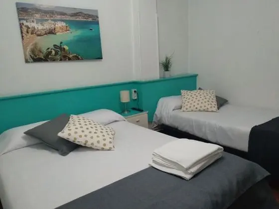 Tek Büyük veya İki Ayrı Yataklı Oda, Ortak Banyo