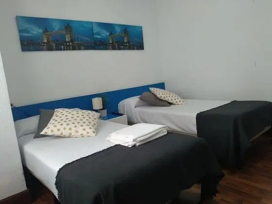 Tek Büyük veya İki Ayrı Yataklı Oda, Ortak Banyo