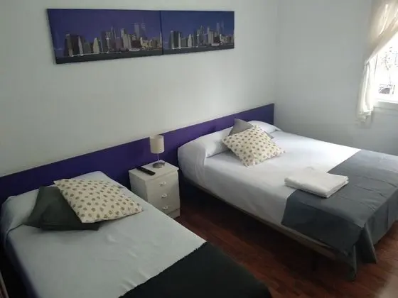 Tek Büyük veya İki Ayrı Yataklı Oda, Ortak Banyo