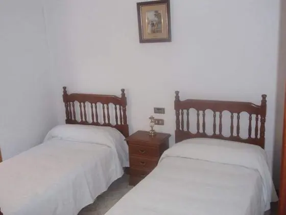 İki Ayrı Yataklı Oda, Ortak Banyo