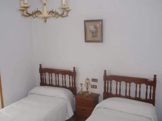 İki Ayrı Yataklı Oda, Ortak Banyo