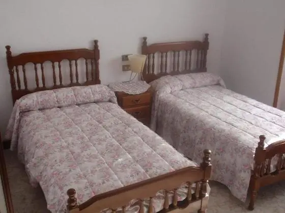 İki Ayrı Yataklı Oda, Ortak Banyo