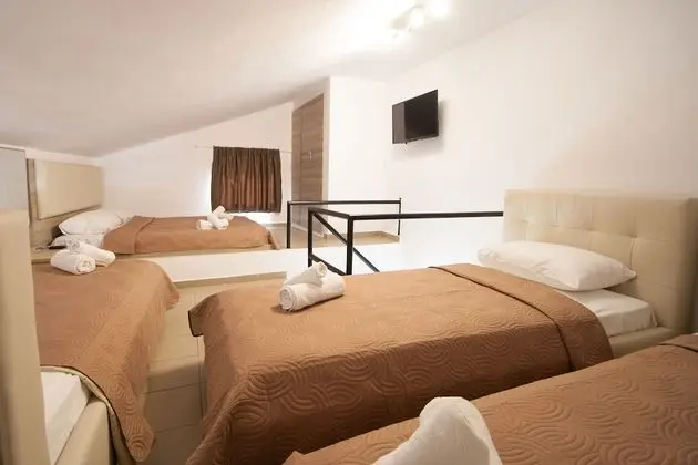 Sextuple Room (Split Level)