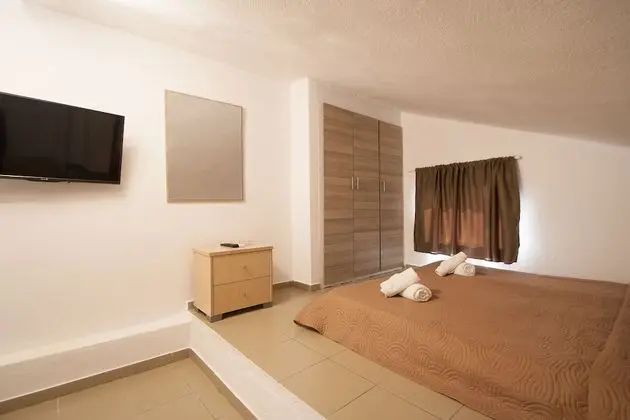 Sextuple Room (Split Level)