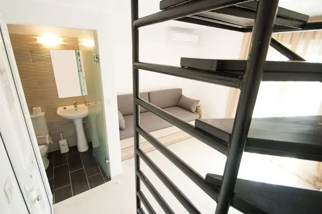 Sextuple Room (Split Level)