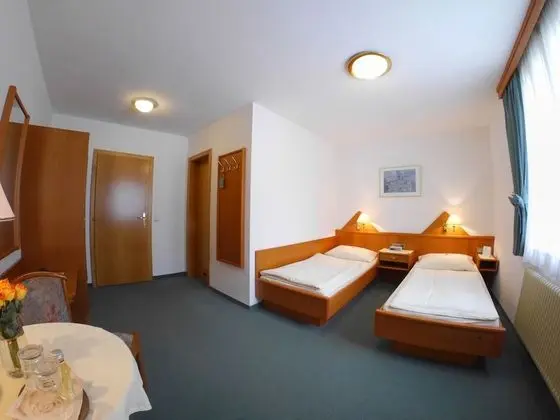 Tek Büyük veya İki Ayrı Yataklı Oda