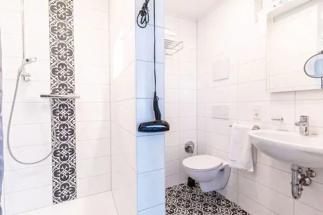 Tek Büyük veya İki Ayrı Yataklı Oda (A)