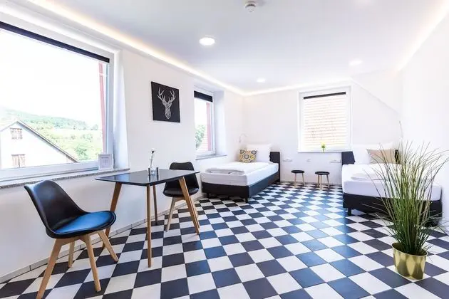 Tek Büyük veya İki Ayrı Yataklı Oda (B)