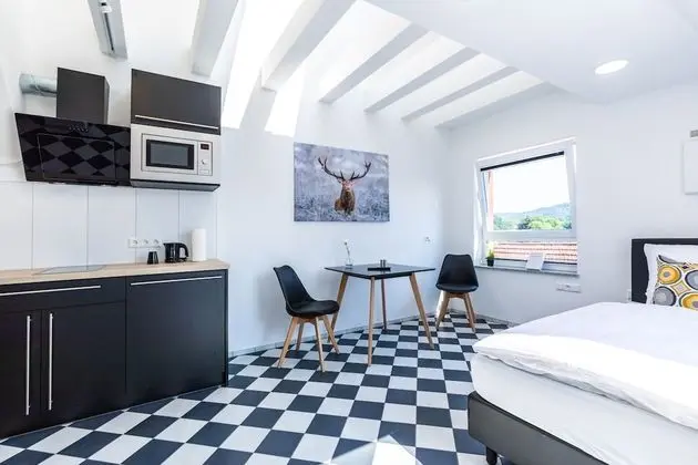 Tek Büyük veya İki Ayrı Yataklı Oda (B)